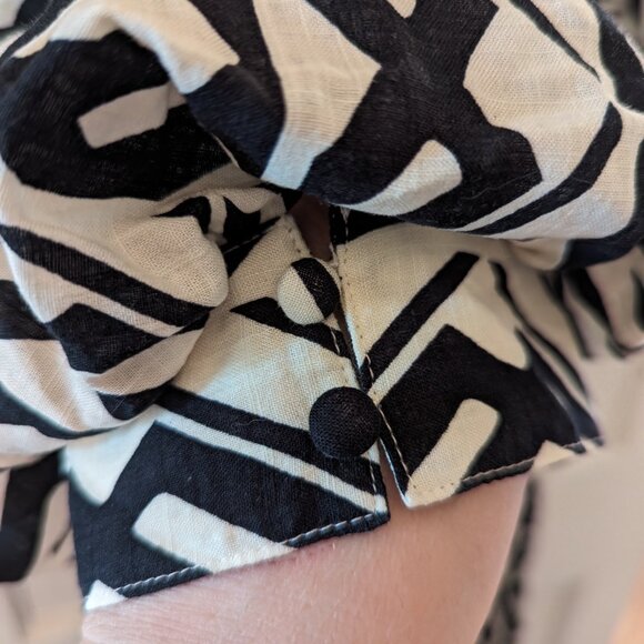 BR blouson Sleeve Abstract Print Wrap Dress - Picture 4 of 6